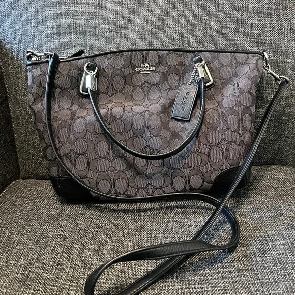 Coach Signature C Purse - Picture 1 of 6